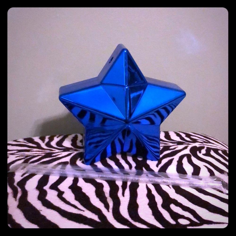 Star shaped beverage container